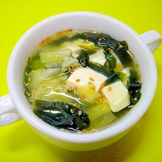 豆腐とキャベツわかめのスープ